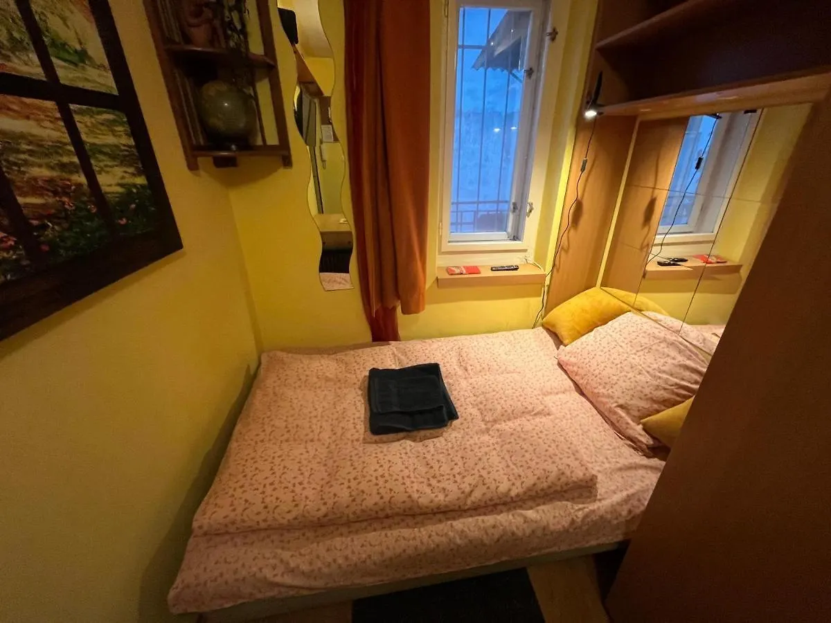 Tiny Private Apartment In Central Buda. contacts