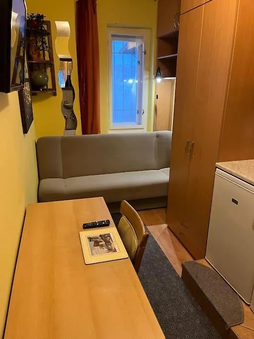 Tiny Private Apartment In Central Buda. Budapešť